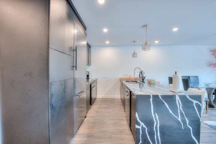 Cuisine — armoires pleine hauteur